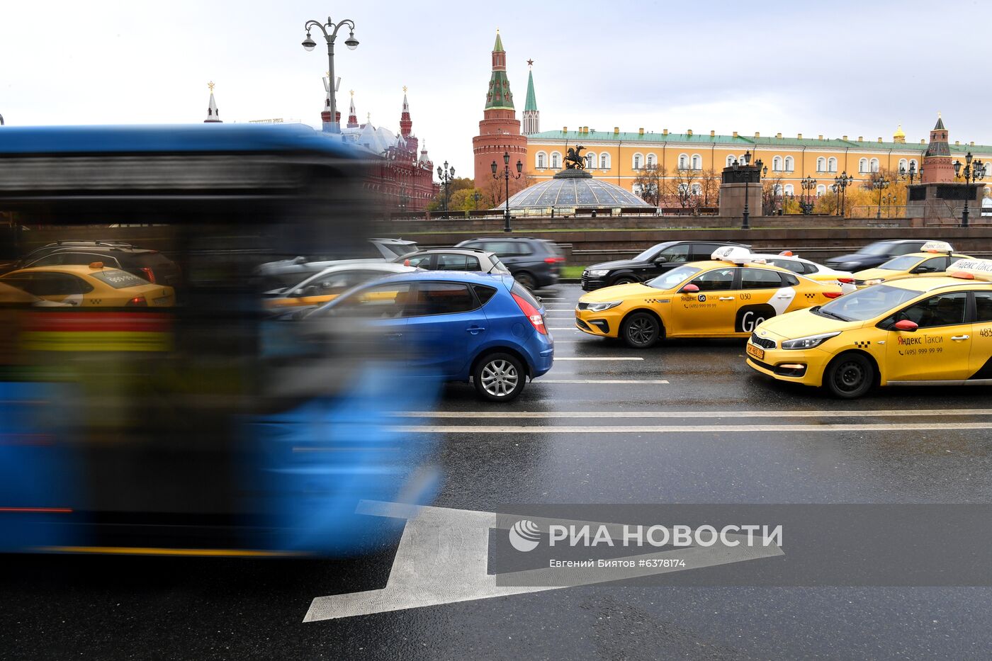 В Москве с 7 ноября водителям запретят проезд по всем выделенным полосам |  РИА Новости Медиабанк