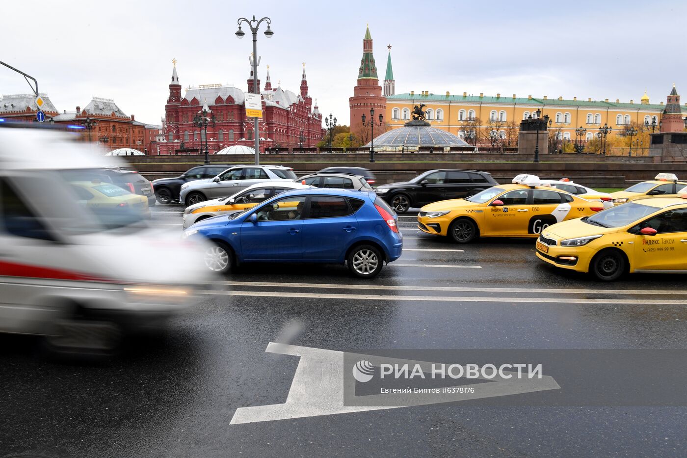 В Москве с 7 ноября водителям запретят проезд по всем выделенным полосам