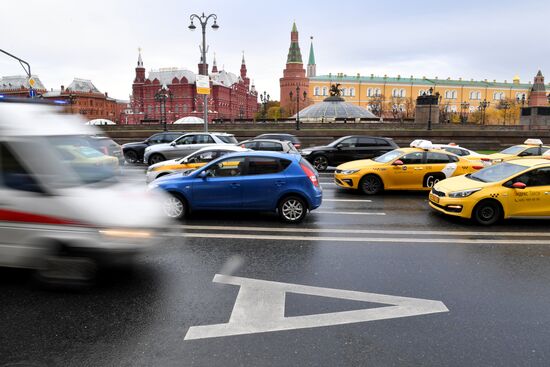 В Москве с 7 ноября водителям запретят проезд по всем выделенным полосам