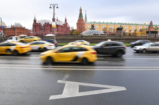В Москве с 7 ноября водителям запретят проезд по всем выделенным полосам
