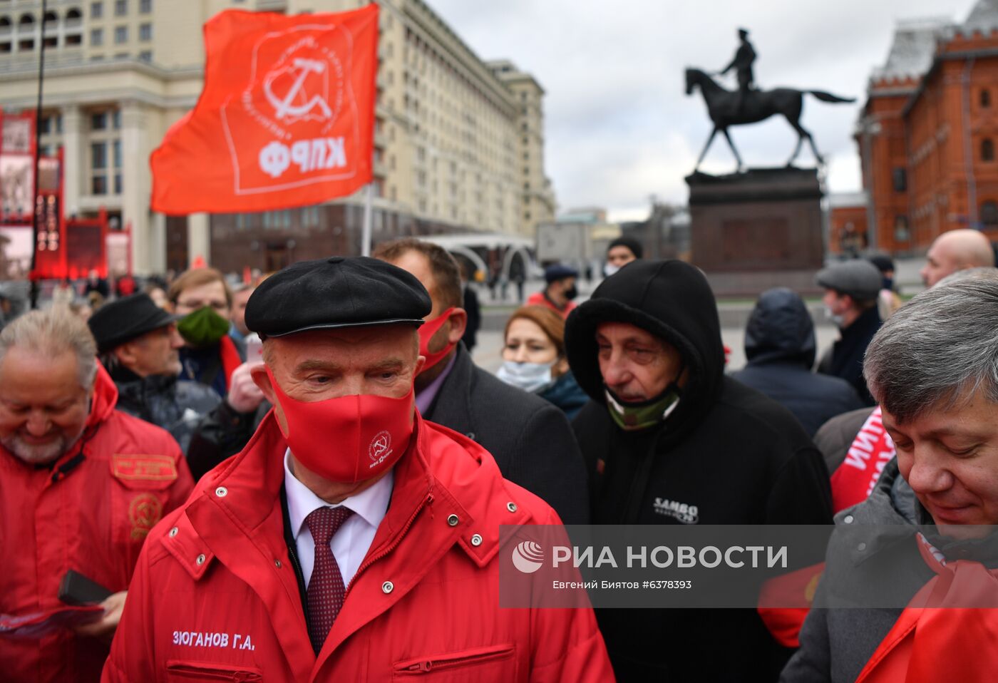 Возложение цветов в честь 103-й годовщины Великого Октября