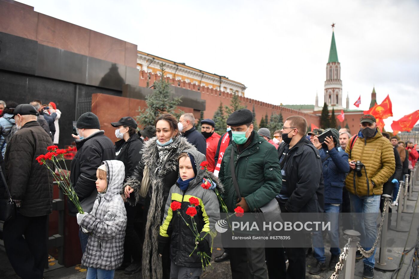 Возложение цветов в честь 103-й годовщины Великого Октября