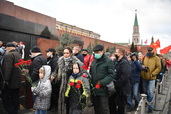 Возложение цветов в честь 103-й годовщины Великого Октября