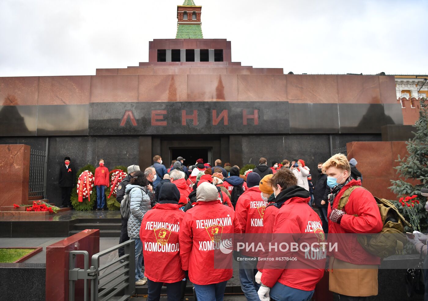 Возложение цветов в честь 103-й годовщины Великого Октября