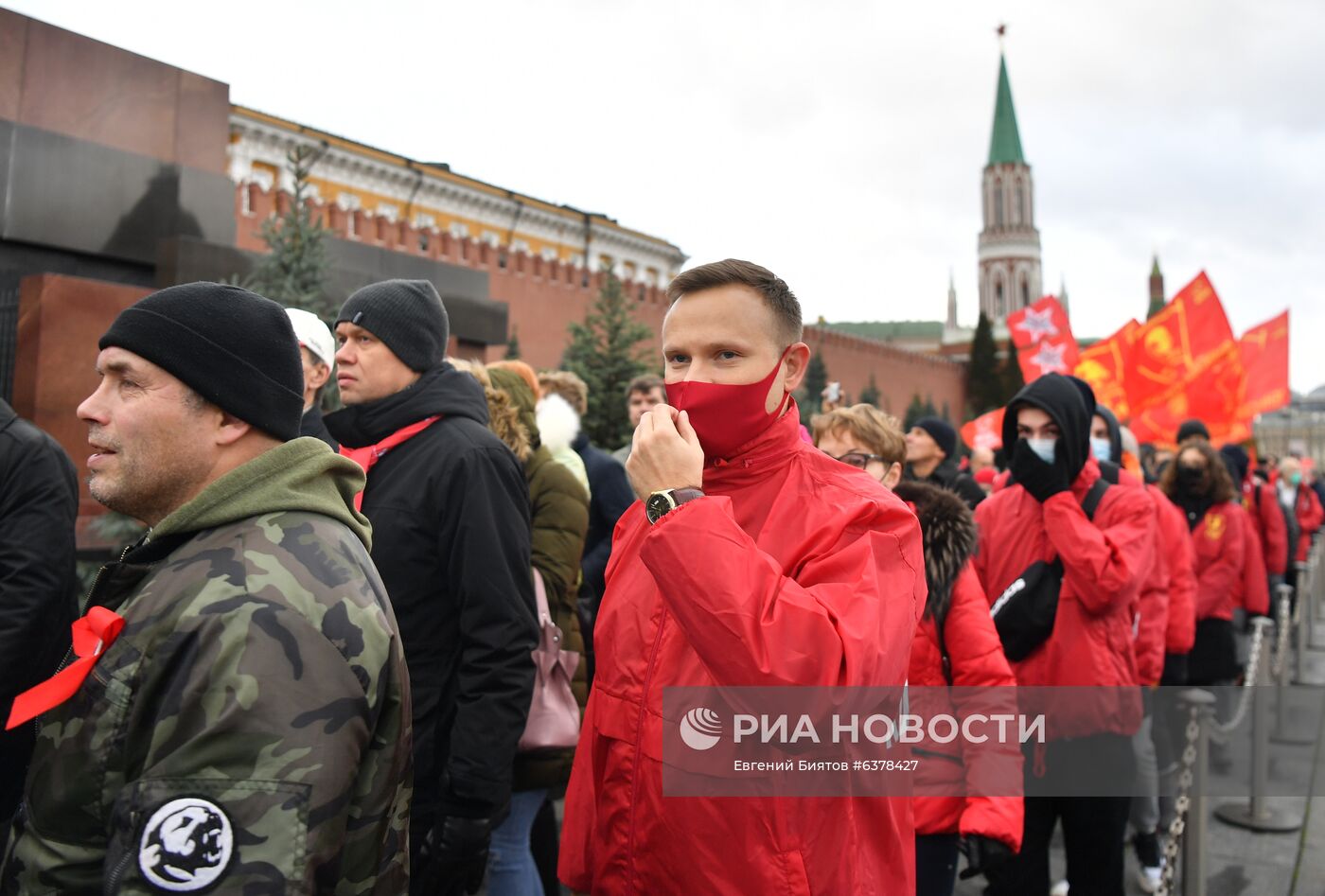 Возложение цветов в честь 103-й годовщины Великого Октября