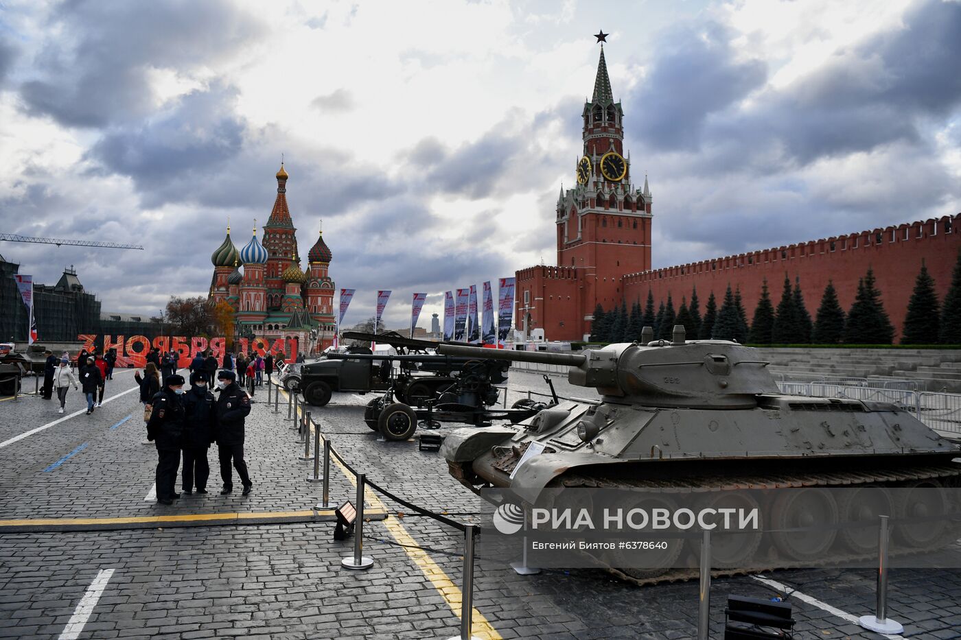 Музей инсталляций под открытым небом на Красной площади