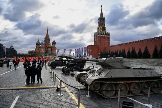 Музей инсталляций под открытым небом на Красной площади 