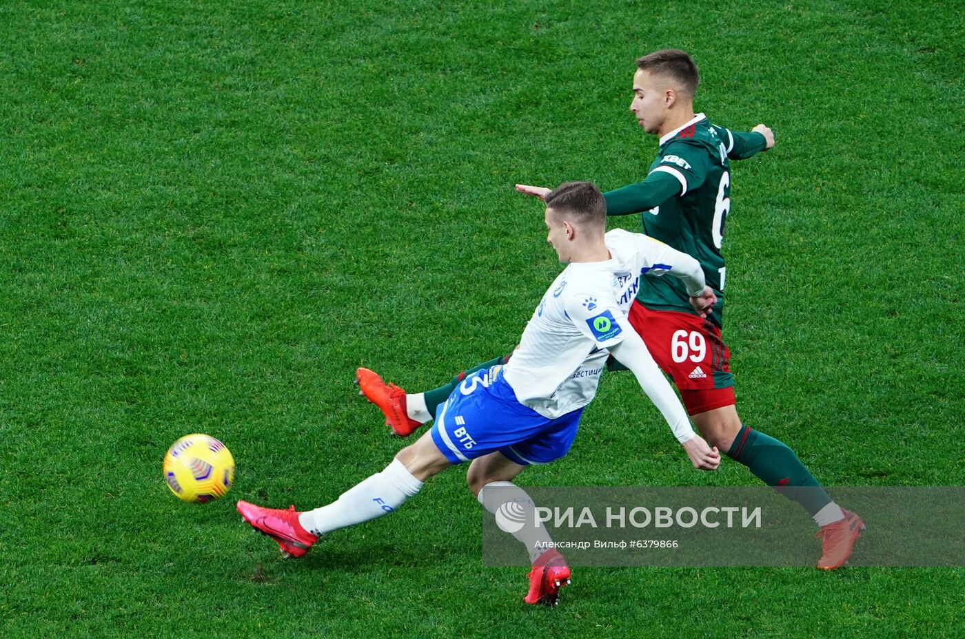 Футбол. РПЛ. Матч "Динамо" - "Локомотив"