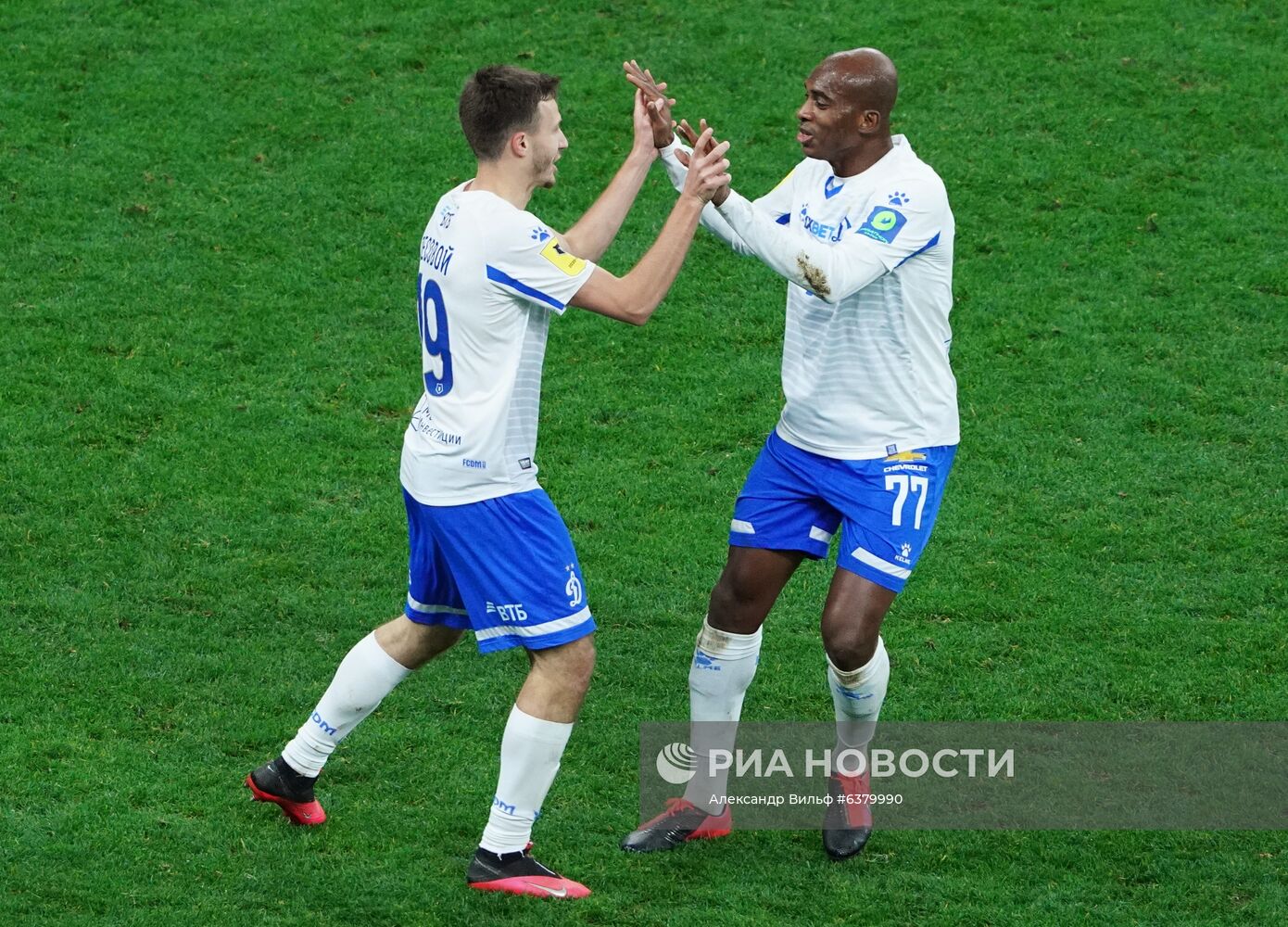 Футбол. РПЛ. Матч "Динамо" - "Локомотив"