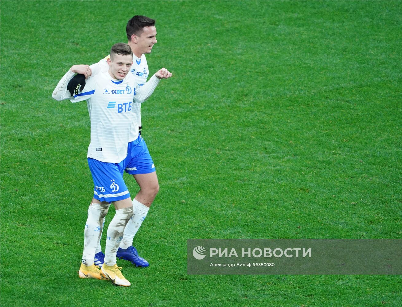 Футбол. РПЛ. Матч "Динамо" - "Локомотив"