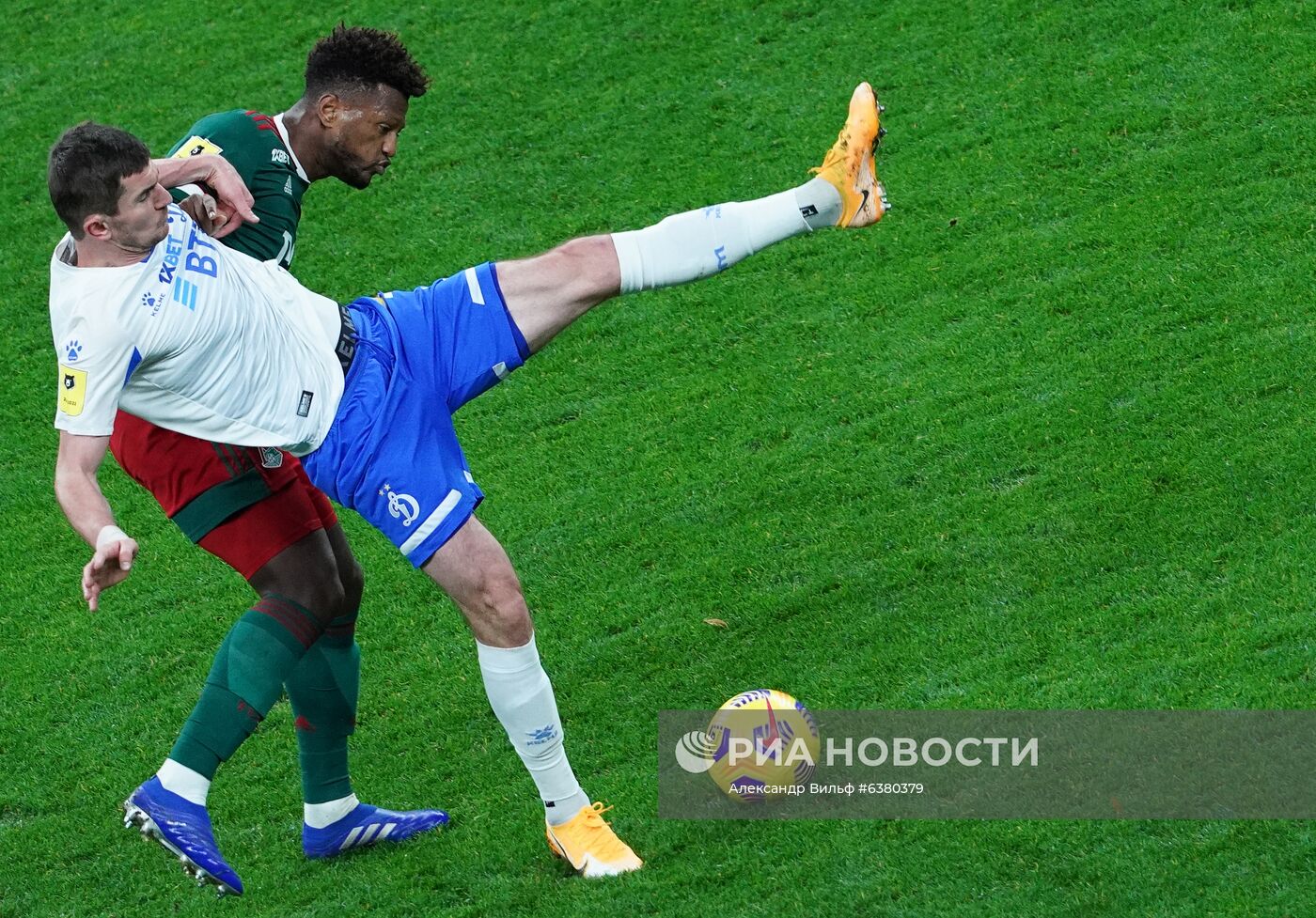 Футбол. РПЛ. Матч "Динамо" - "Локомотив"