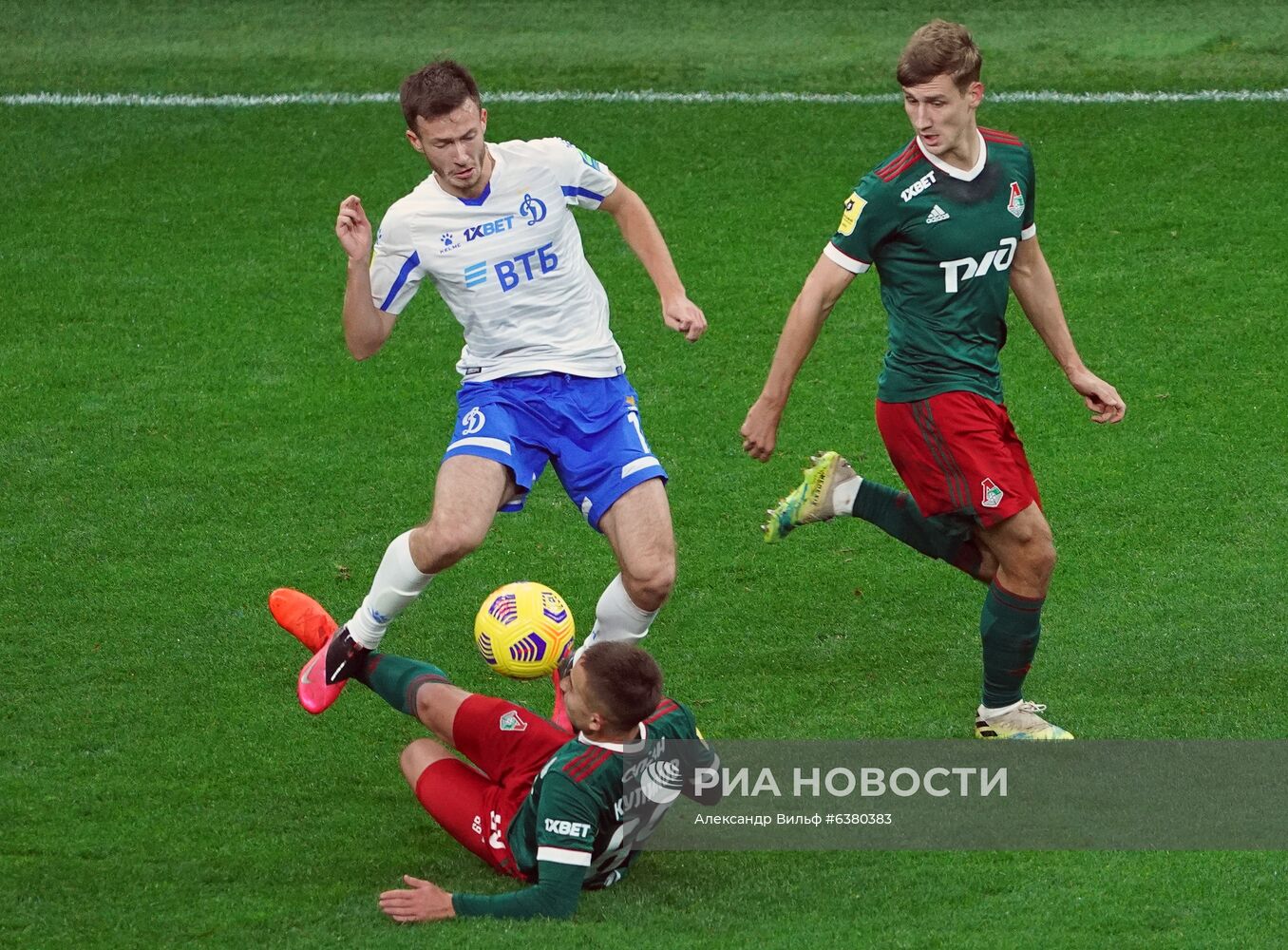 Футбол. РПЛ. Матч "Динамо" - "Локомотив"