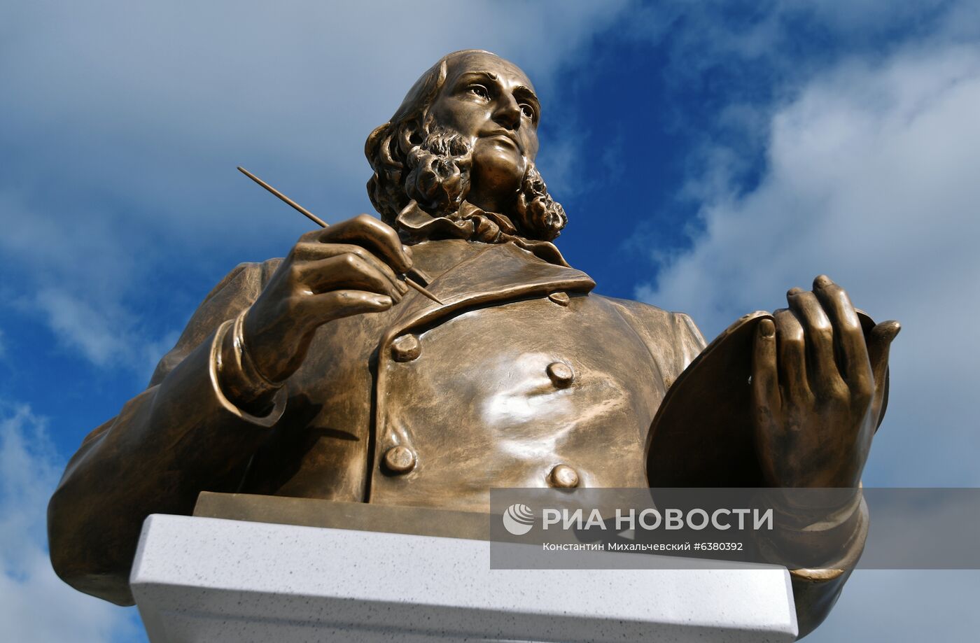 Открытие памятника маринисту И. Айвазовскому в аэропорту Симферополя