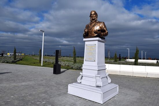 Открытие памятника маринисту И. Айвазовскому в аэропорту Симферополя