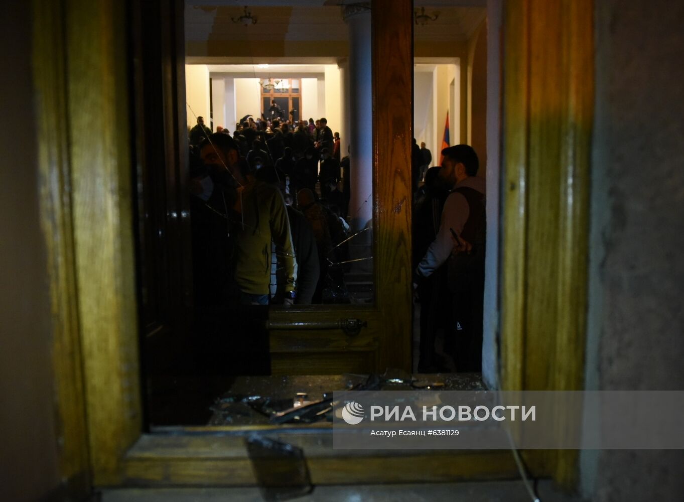 Ситуация у здания правительства Армении в Ереване