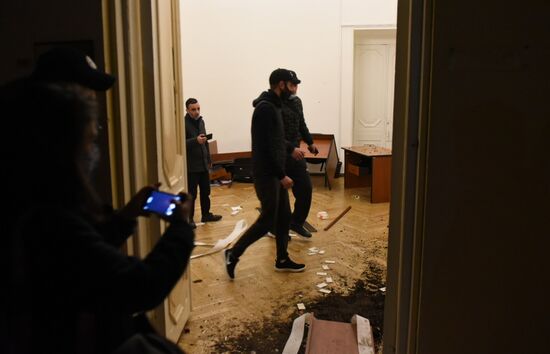 Ситуация у здания правительства Армении в Ереване