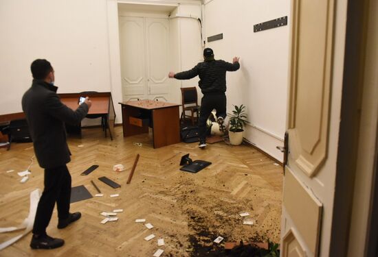 Ситуация у здания правительства Армении в Ереване