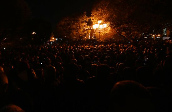 Ситуация у здания правительства Армении в Ереване