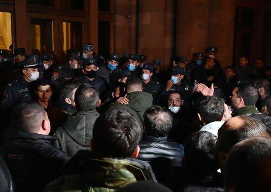 Ситуация у здания правительства Армении в Ереване