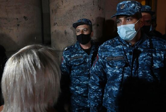 Ситуация у здания правительства Армении в Ереване