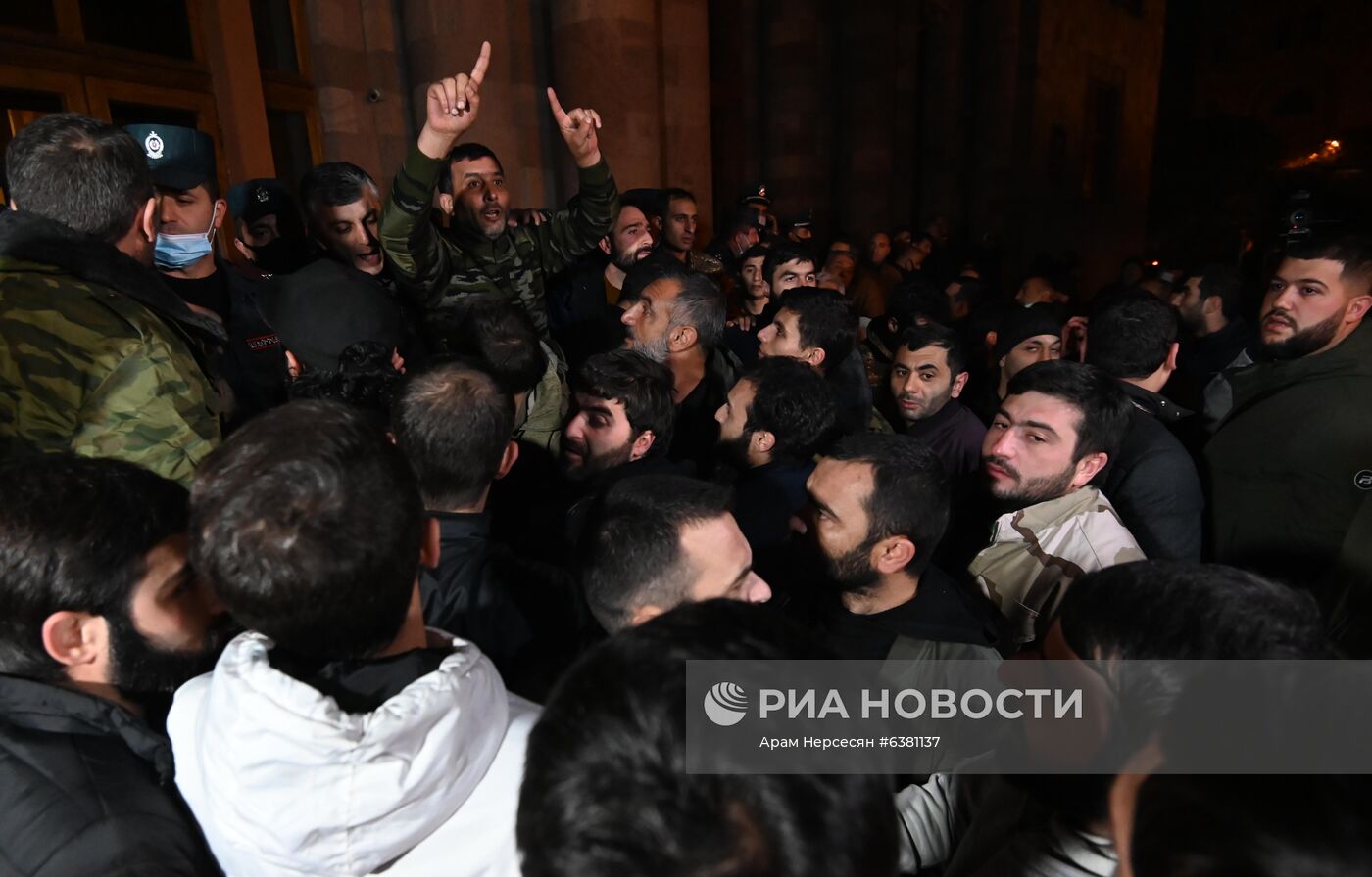 Ситуация у здания правительства Армении в Ереване