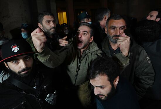 Ситуация у здания правительства Армении в Ереване