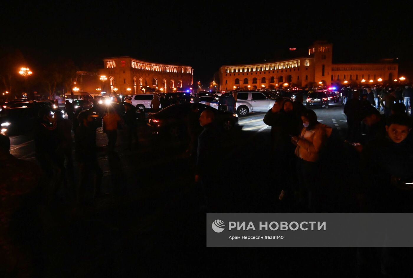 Ситуация у здания правительства Армении в Ереване