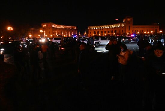 Ситуация у здания правительства Армении в Ереване