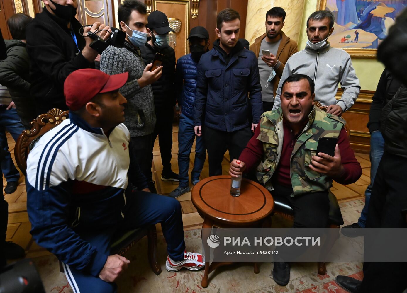 Ситуация у здания правительства Армении в Ереване