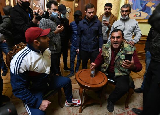 Ситуация у здания правительства Армении в Ереване