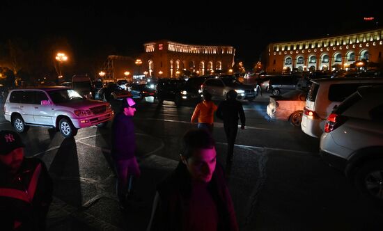 Ситуация у здания правительства Армении в Ереване