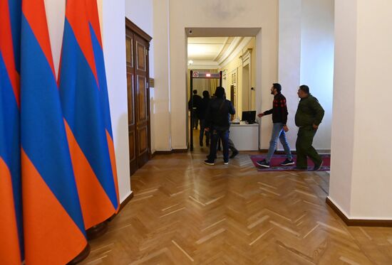 Ситуация у здания правительства Армении в Ереване