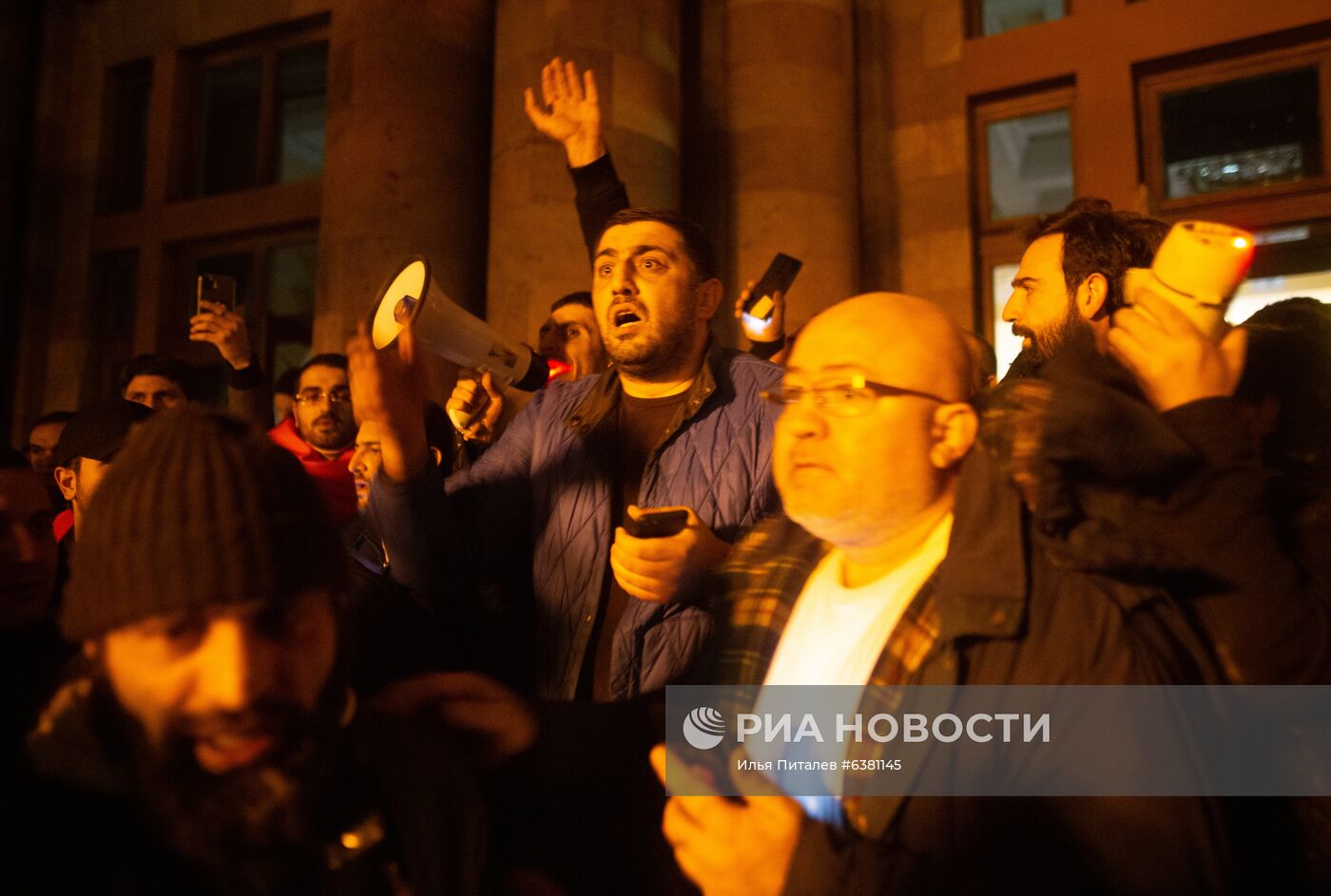 Ситуация у здания правительства Армении в Ереване