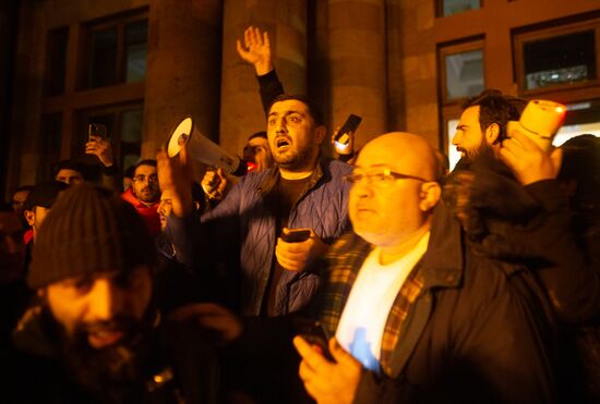 Ситуация у здания правительства Армении в Ереване