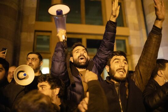 Ситуация у здания правительства Армении в Ереване