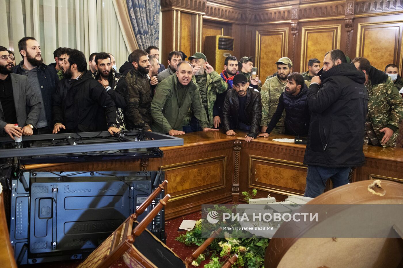 Ситуация у здания правительства Армении в Ереване