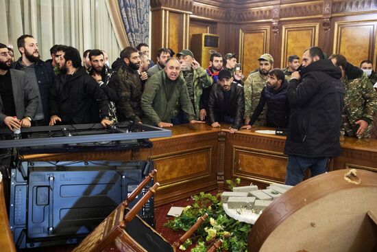 Ситуация у здания правительства Армении в Ереване