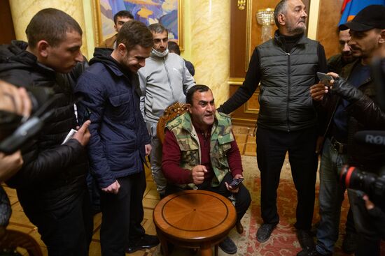 Ситуация у здания правительства Армении в Ереване