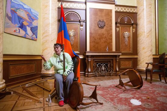 Ситуация у здания правительства Армении в Ереване