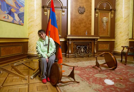 Ситуация у здания правительства Армении в Ереване