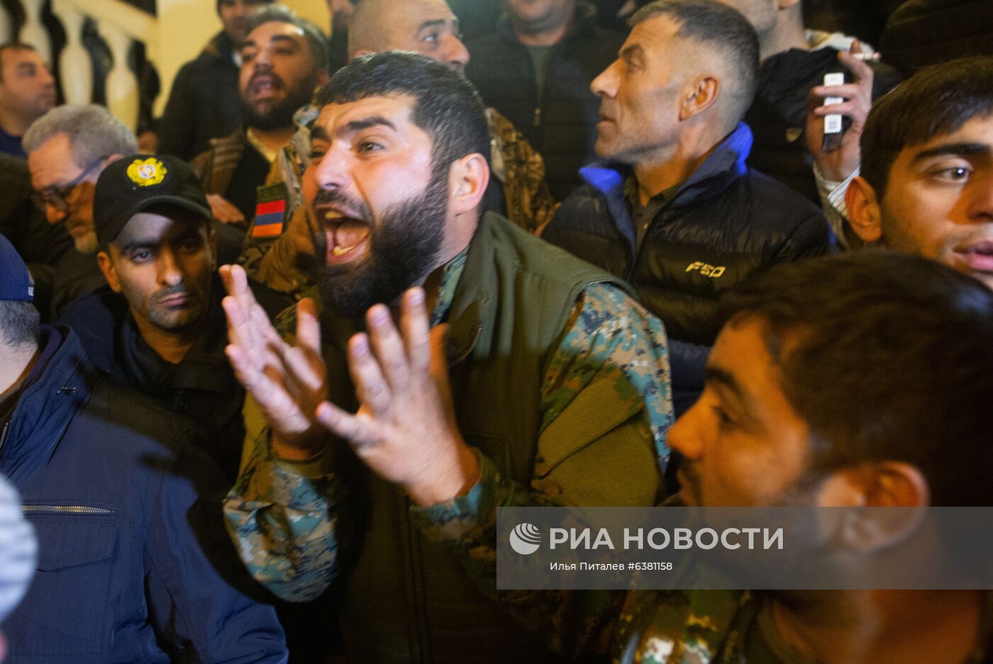 Ситуация у здания правительства Армении в Ереване