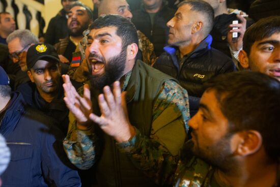 Ситуация у здания правительства Армении в Ереване