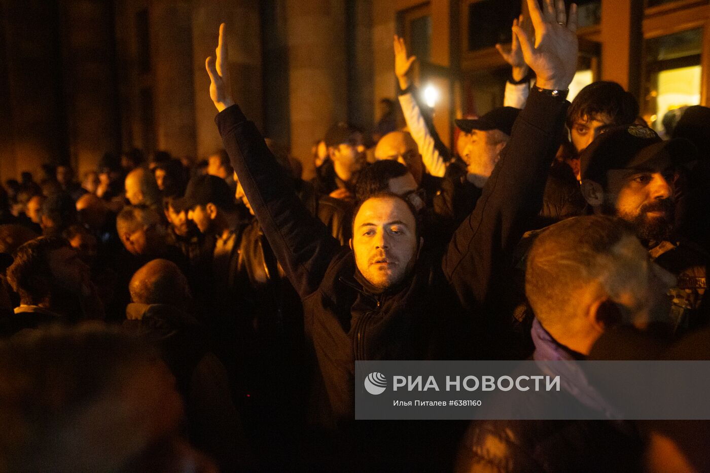 Ситуация у здания правительства Армении в Ереване