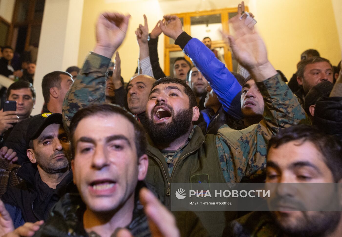 Ситуация у здания правительства Армении в Ереване