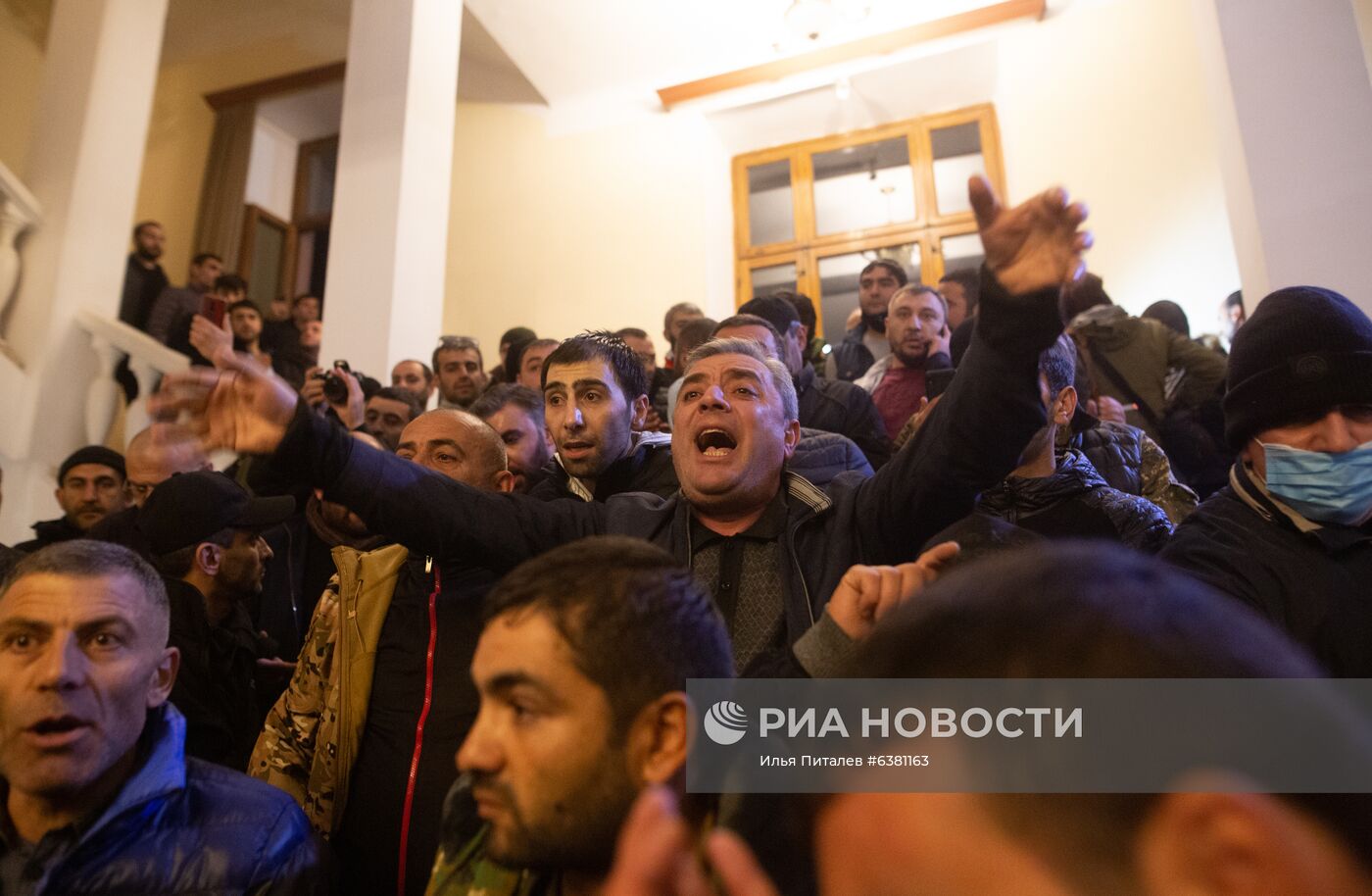 Ситуация у здания правительства Армении в Ереване