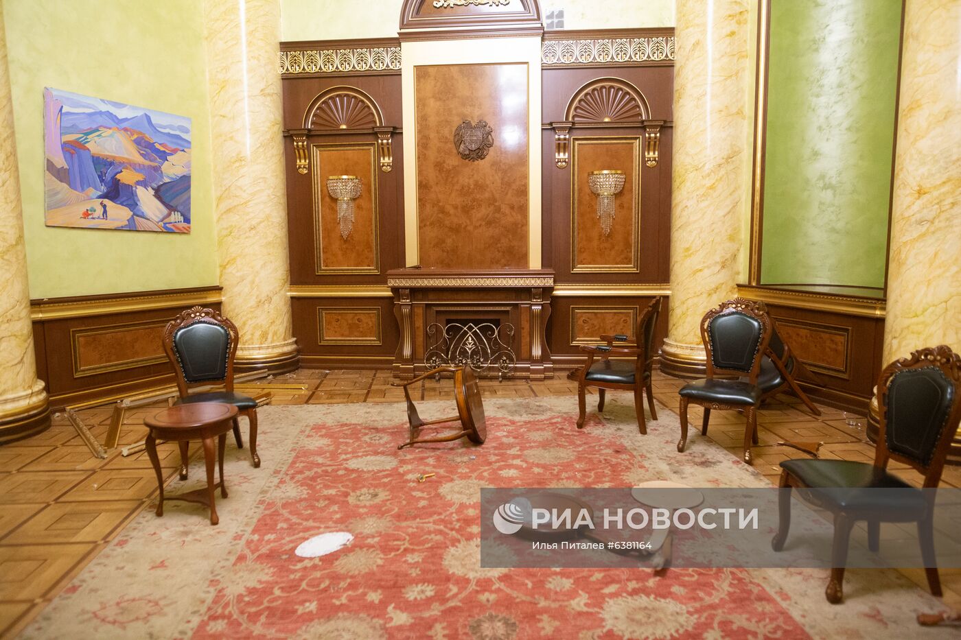 Ситуация у здания правительства Армении в Ереване