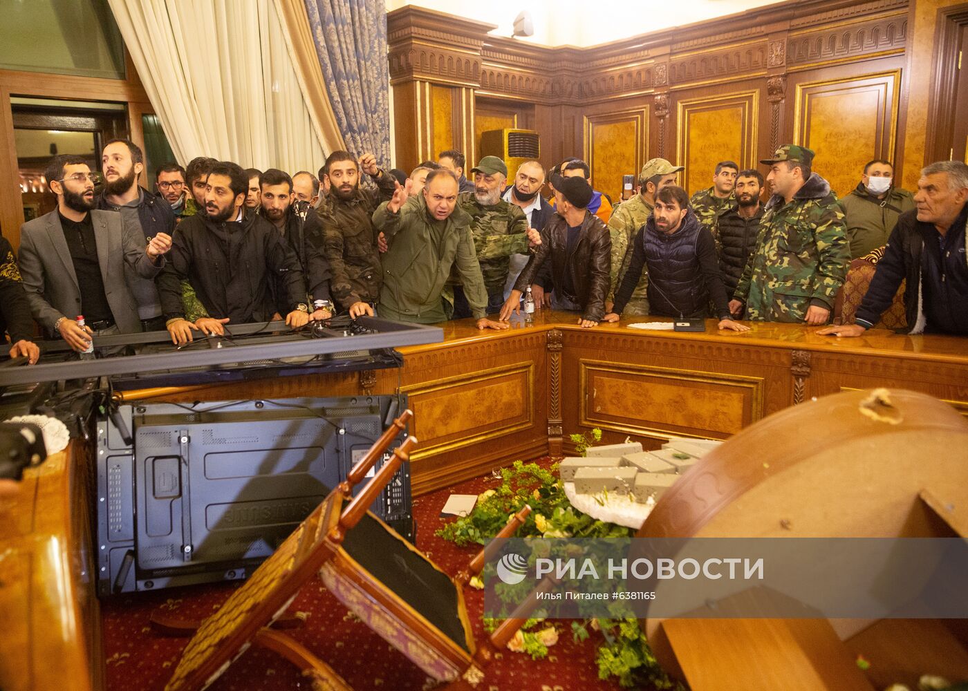 Ситуация у здания правительства Армении в Ереване