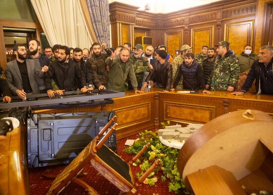 Ситуация у здания правительства Армении в Ереване