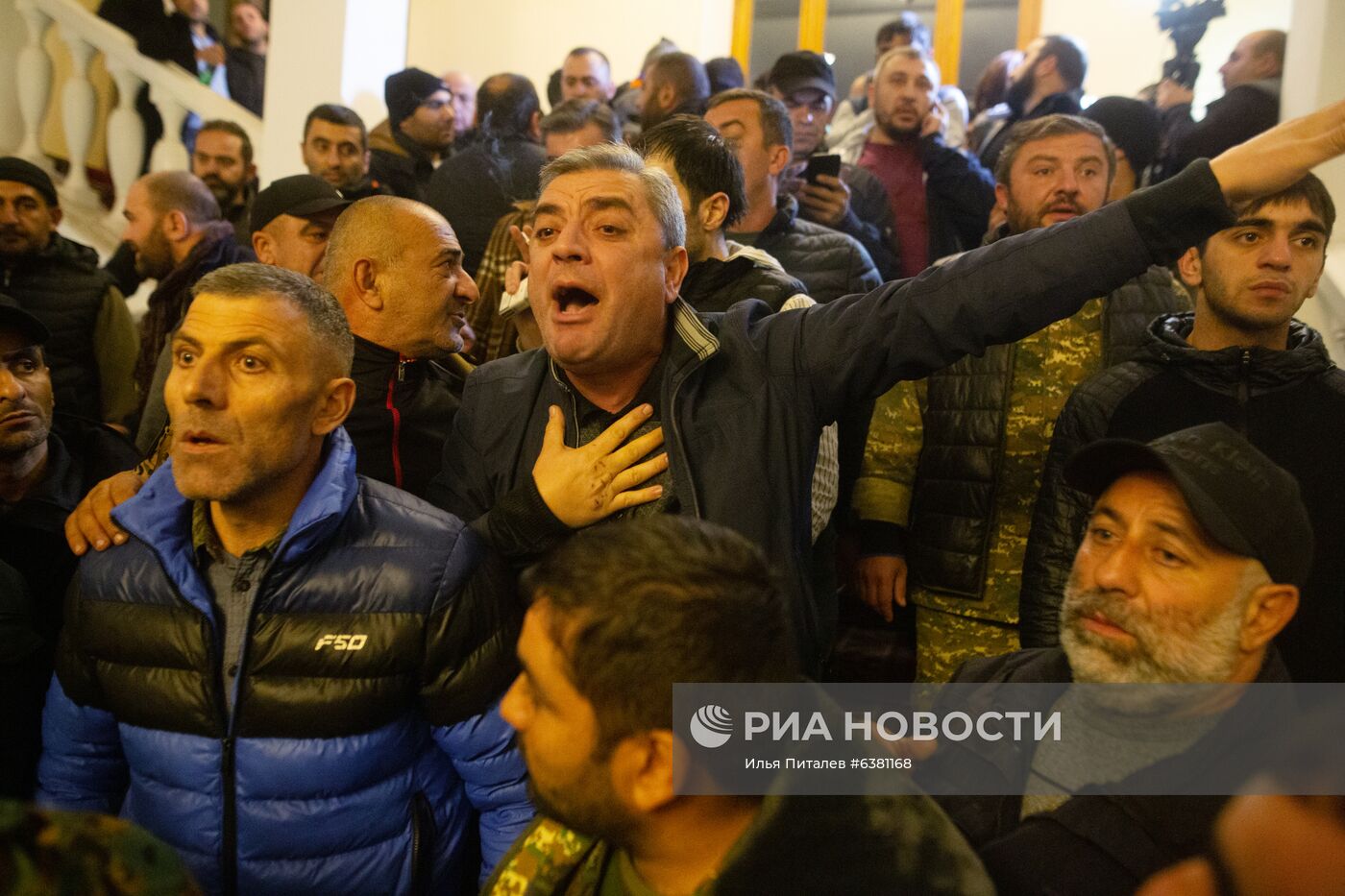 Ситуация у здания правительства Армении в Ереване