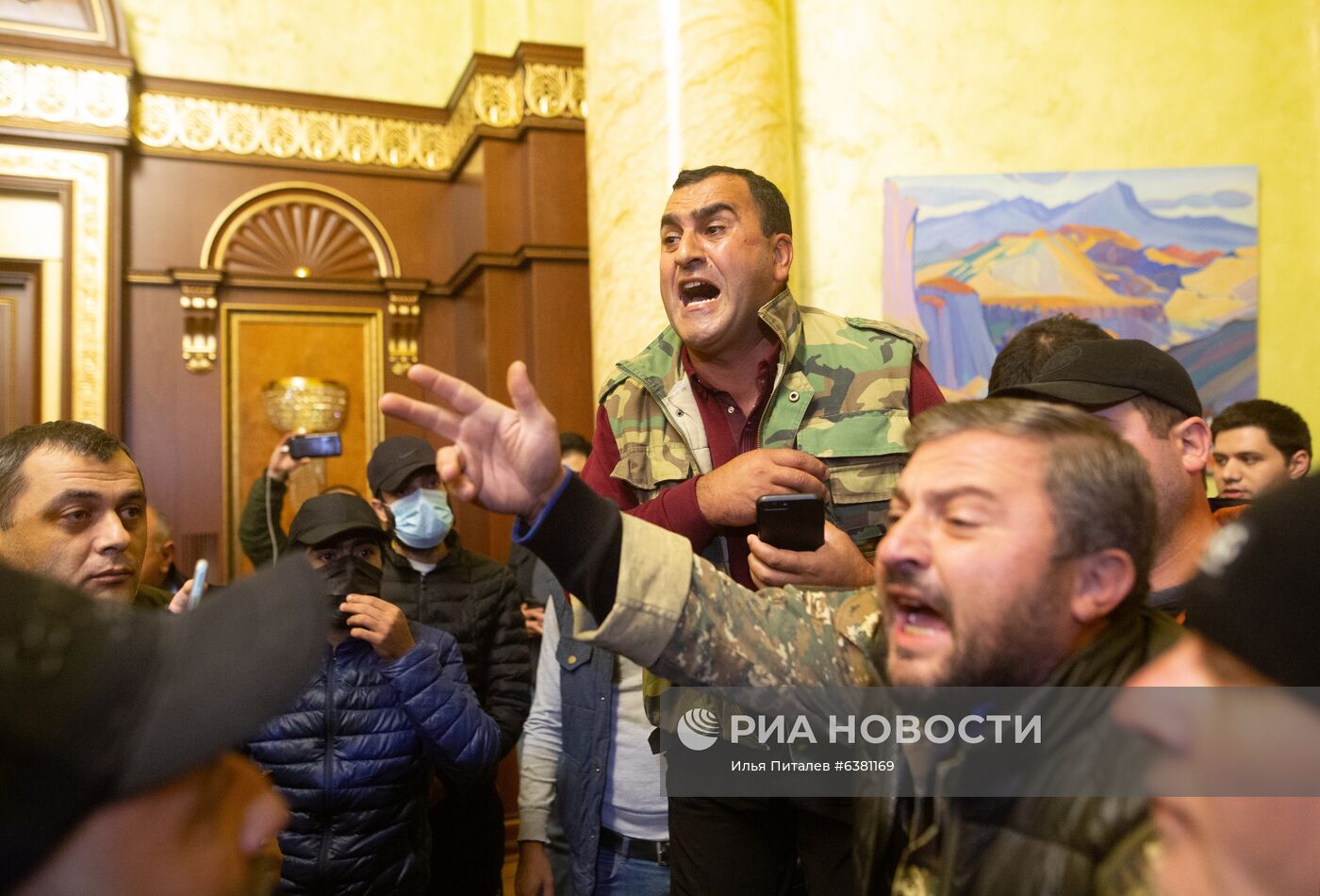 Ситуация у здания правительства Армении в Ереване